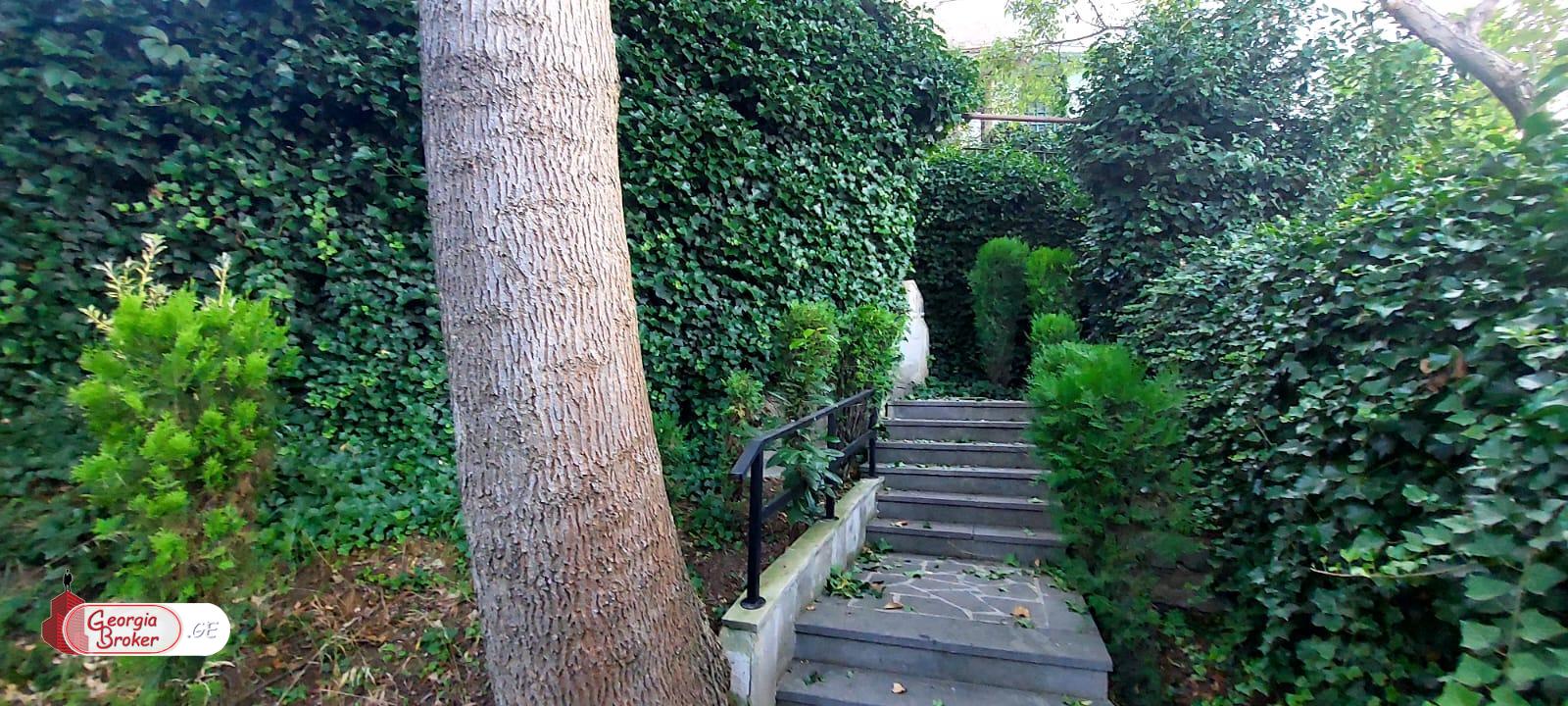 продается дом с новым ремонтом 7-комнат